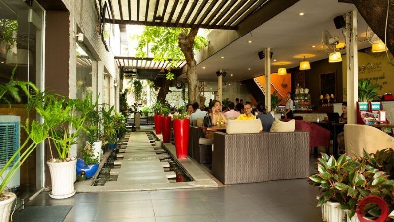 Không gian nhà hàng Ân Nam Restaurant sang trọng và ấm cúng