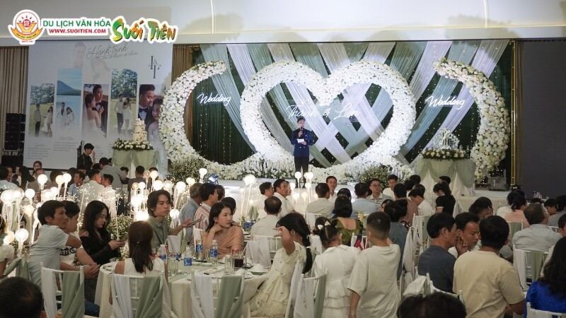 Không gian tổ chức tiệc tại nhà hàng Diamond Palace trong khuôn viên Suối Tiên