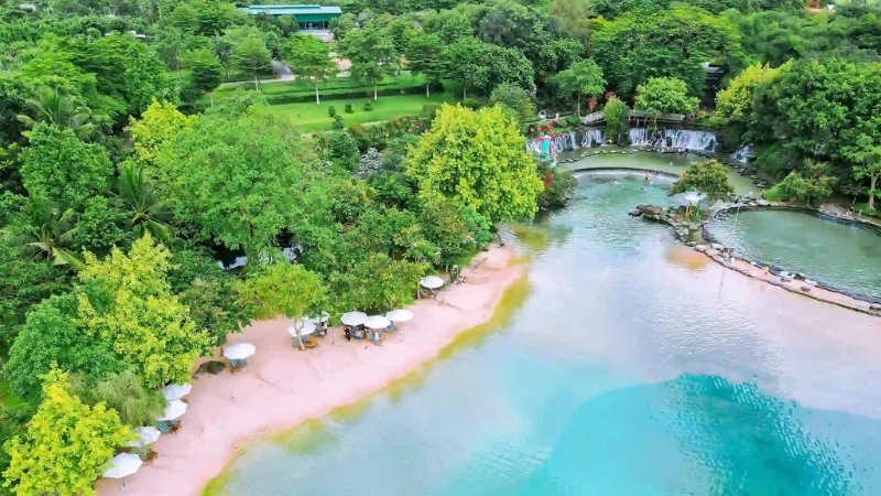 Công viên Suối Mơ là khu du lịch sinh thái với hồ nước tự nhiên mát lạnh (Nguồn: Sưu Tầm)