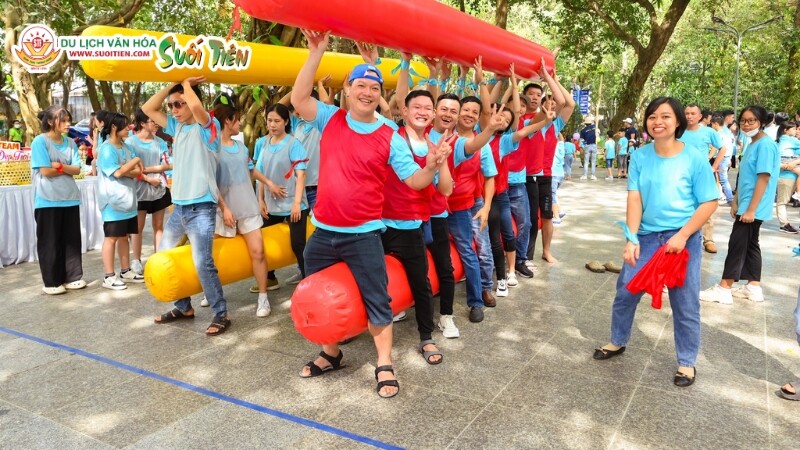 Team building vui nhộn mang lại tiếng cười và sự thoải mái cho mọi thành viên.