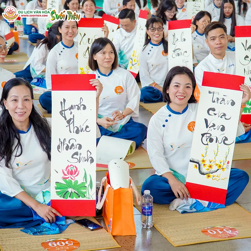 Hơn 1000 thư pháp gia đến với Suối Tiên tham gia lễ hội văn hóa Việt Nam 2026 