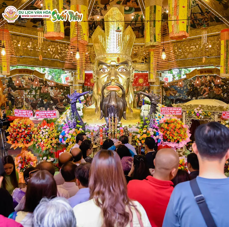 Lễ Giỗ Tổ Hùng Vương, Suối Tiên tặng 10.000 phần gạo lộc cho du khách 