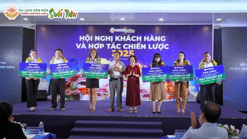 Hội nghị tri ân khách hàng tại Suối Tiên Hội nghị tri ân khách hàng tại Suối Tiên