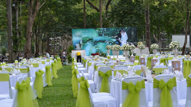 Dinh Độc Lập là nơi tổ chức sự kiện ngoài trời phù hợp với văn hoá lịch sử 