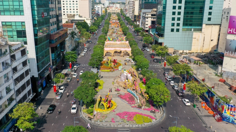 Phố đi bộ Nguyễn Huệ là nơi tổ chức nhiều hoạt động ngoài trời như lễ hội, triển lãm