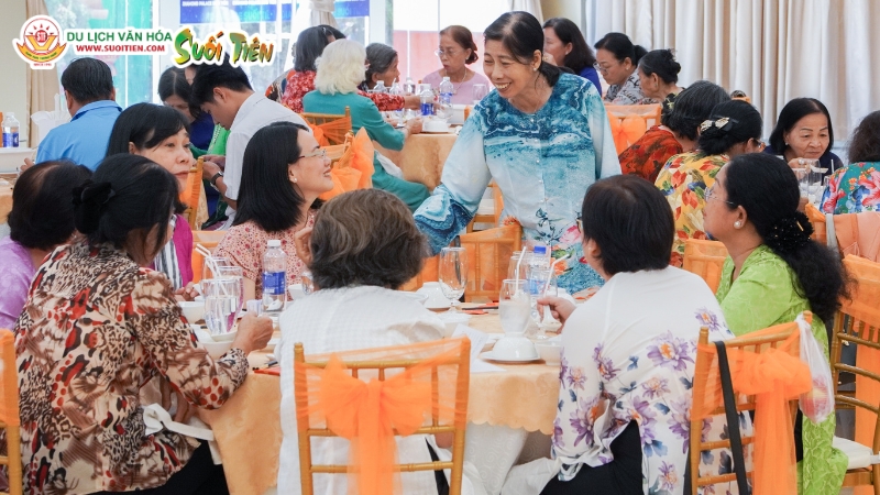 Tổ chức sự kiện cuối năm là hoạt động nhìn lại quá trình và kết quả 1 năm làm việc Tổ chức sự kiện cuối năm là hoạt động nhìn lại quá trình và kết quả 1 năm làm việc