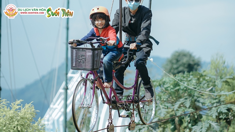 Vượt qua nỗi sợ độ cao, thử thách sức bền và sự khéo léo trên dây cáp