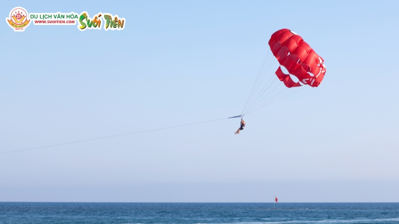 Cảm giác bay lượn trên không, ngắm toàn cảnh biển bao la