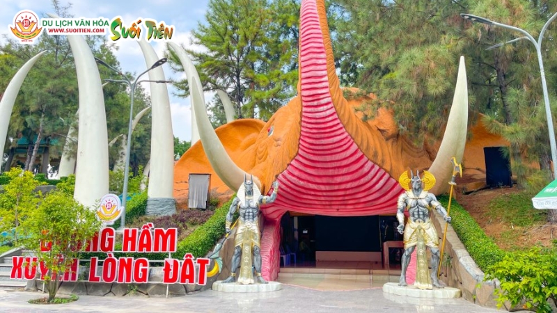 Đường hầm xuyên lòng đất được tổ chức chuyên nghiệp tại Công viên Văn hóa Suối Tiên