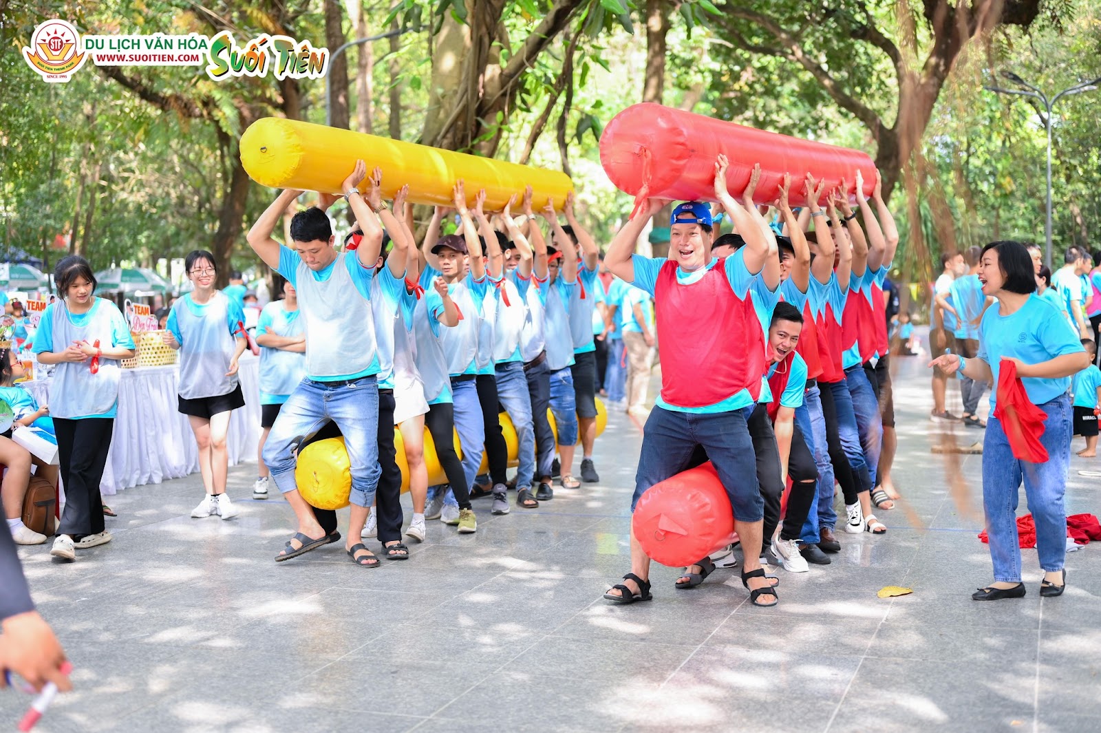 Hoạt động gắn kết đội nh&oacute;m tại team building trong nh&agrave;