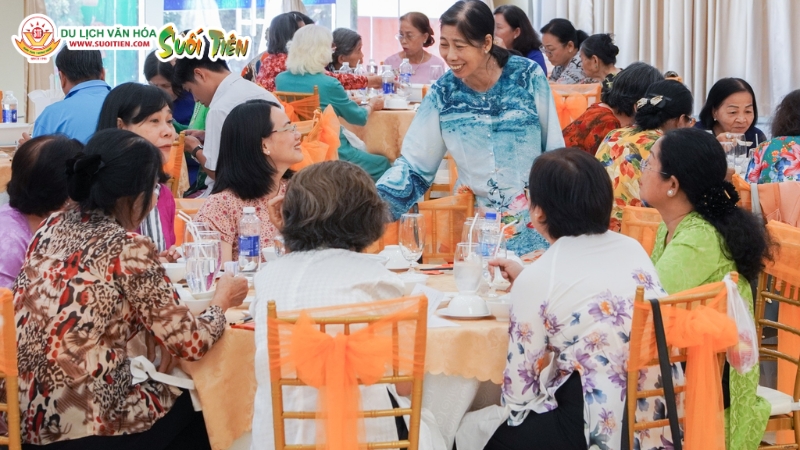 Nên lựa chọn địa điểm tổ chức tiệc liên hoan cuối năm thuận tiện cho nhân viên