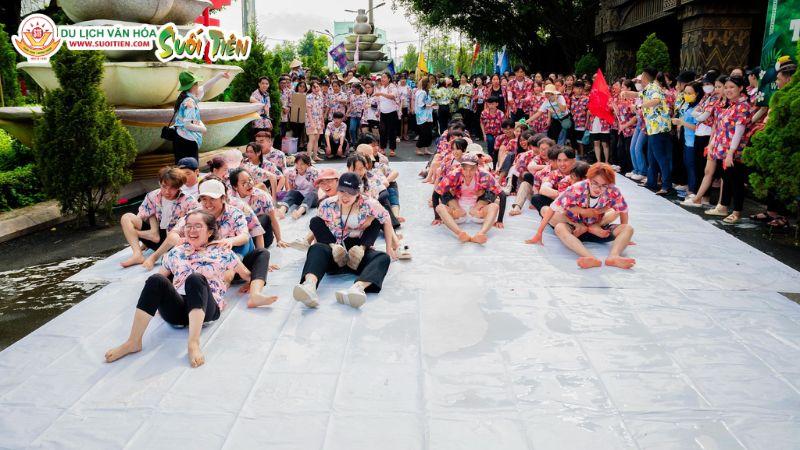 Teambuilding du lịch gắn kết tập thể, tạo nên kỷ niệm khó quên