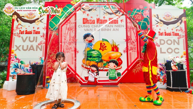 Backdrop Year End Party tạo không khí trang trọng và chuyên nghiệp